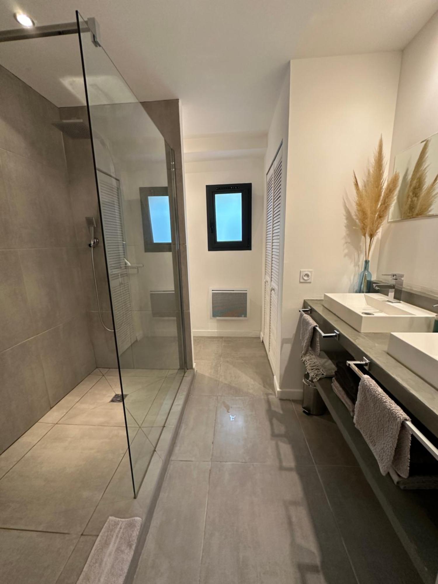 Maison Contemporaine Avec Piscine Privee Chauffee, Entre Plages Et Provence, Borne 11 Kw Istres Zewnętrze zdjęcie