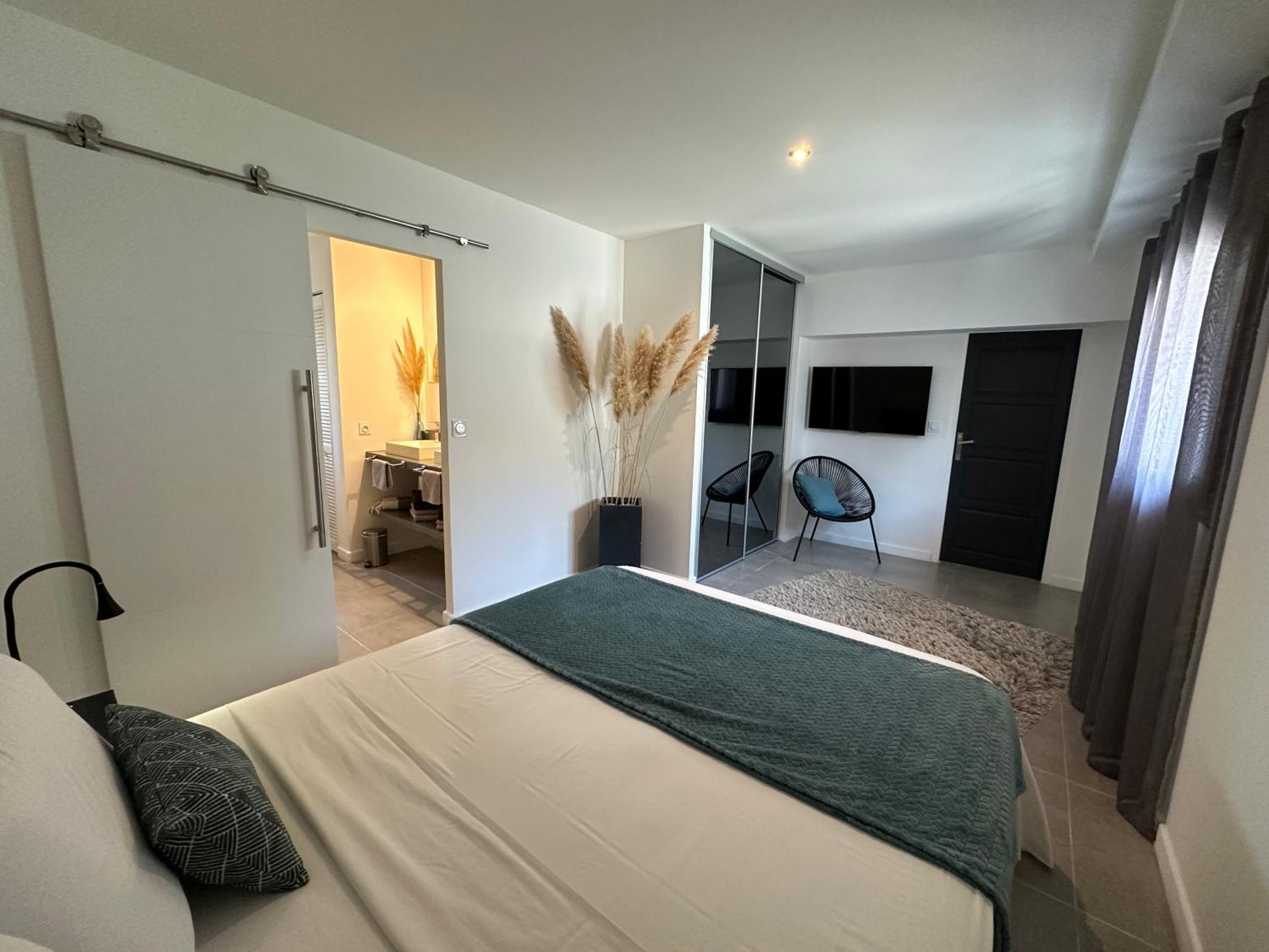 Maison Contemporaine Avec Piscine Privee Chauffee, Entre Plages Et Provence, Borne 11 Kw Istres Zewnętrze zdjęcie